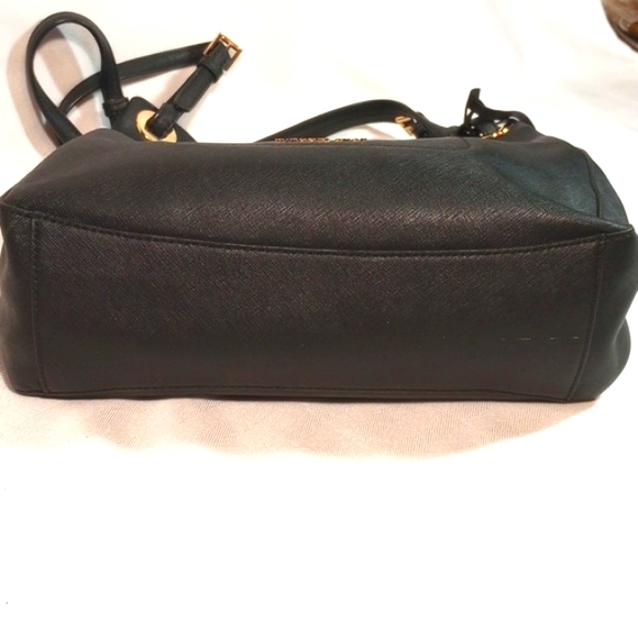 Michael Kors Walsh Shoulder Bag - Picture 3 of 9